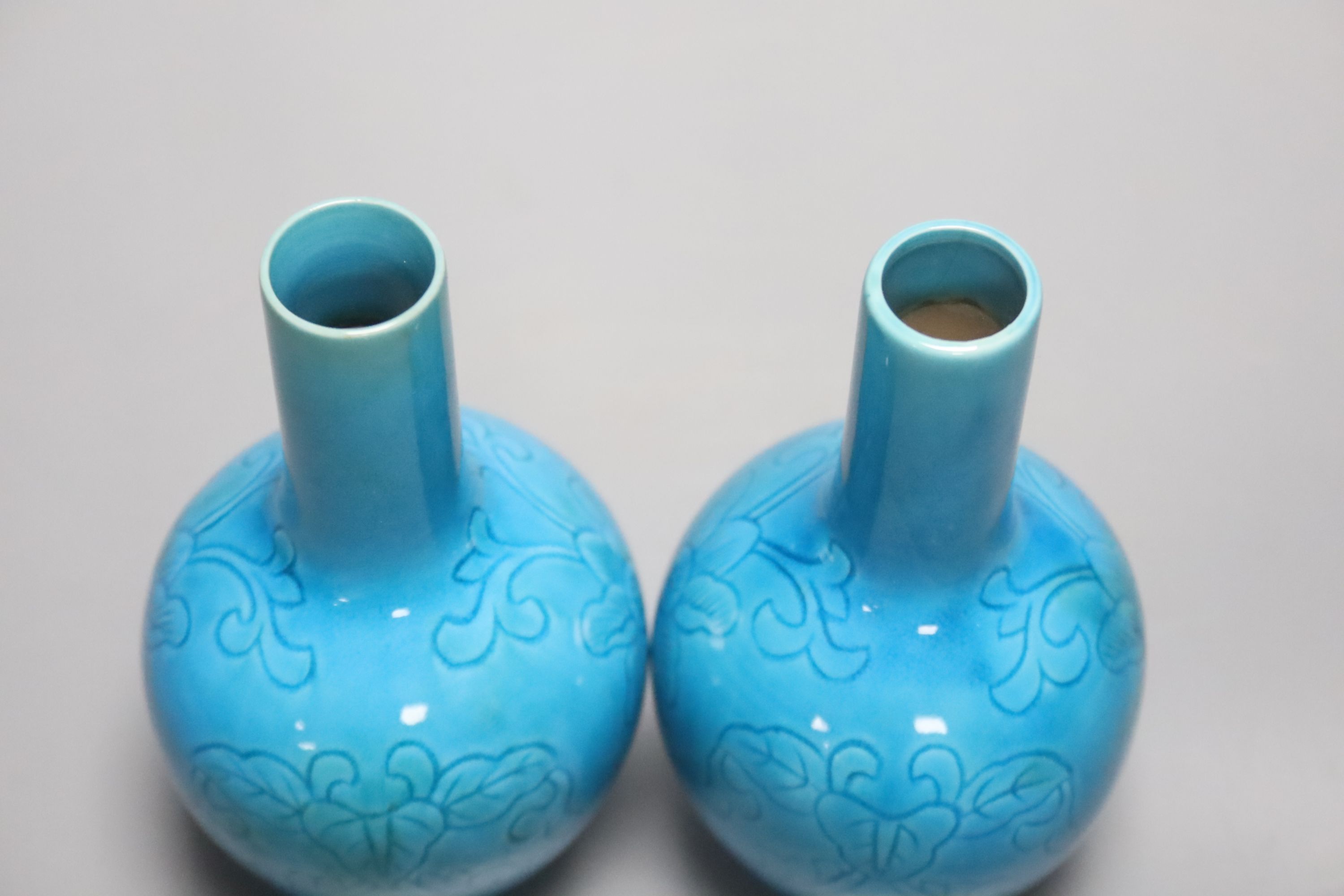 A pair of Chinese turquoise sgraffito bottle vases, early 20th century, height 12.5cm